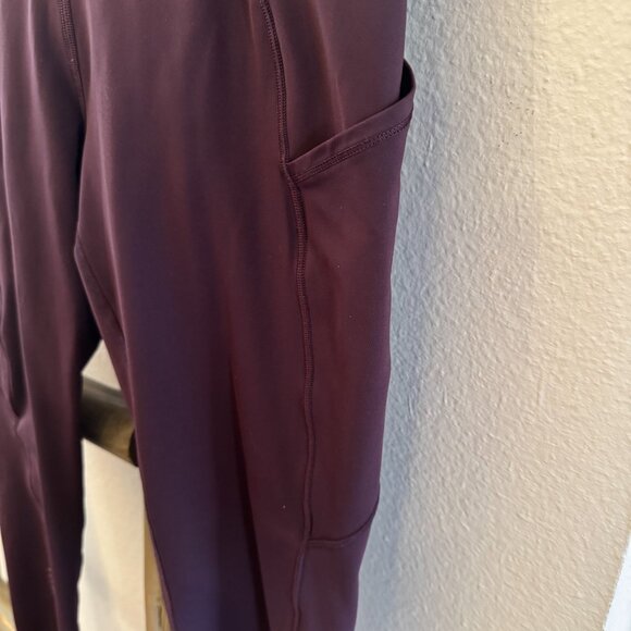 Lululemon Fast and Free tight crop - reflective ankles in Cassis sz 6 18” inseam - Picture 2 of 4